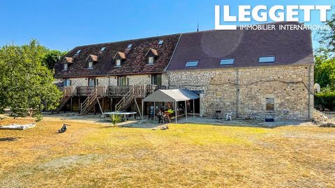 A15472 - In a small village with local shops (grocery, café/pizzeria) and summer animations, this old farmhouse has been converted into 4 gites of 2 / 3 bedrooms. The property is in good condition, and a very large part can be restored for your priva...