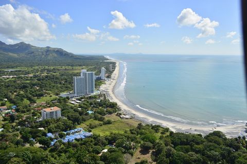 Playa Gorgona, is located 1 hour and 30 minutes from Panama City (80km from the capital) and 10 minutes from Coronado. Playa Gorgona is characterized by its white sand and blue waters. Ideal beach for surfers. The coast is covered with black and whit...
