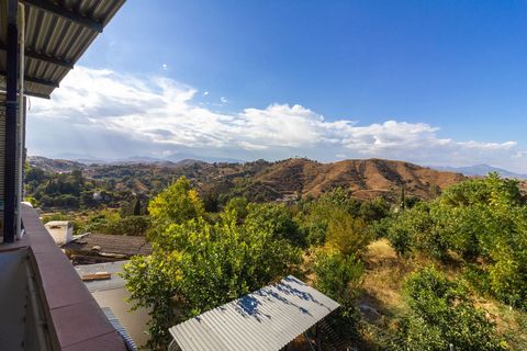 Rustic finca in Coín, very close to the centre of this municipality (5 minutes by car). The finca has an area of 5212 m2, it is sold with another nearby finca of 2456 m2, planted with avocado trees. It has a cistern for irrigation which is supplied b...