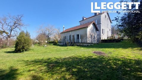 A24605RGA24 - Lovely habitable character house (252m2), with a house to renovate (70m2), outbuildings and a garden (5616m2) with a mini golf in the charming village of Bussiere-Badil. Les informations sur les risques auxquels ce bien est exposé sont ...