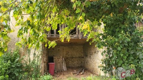 In a small hamlet near Landiras Serviced winery to be fully rehabilitated on a plot of 98m2