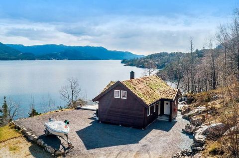 In quiet, idyllic surroundings you will find this cottage with magnificent views of the Ålfjord. Access to the terrace from the living room. The cottage is nicely and practically furnished with a beautiful lounge in the living room with large windows...