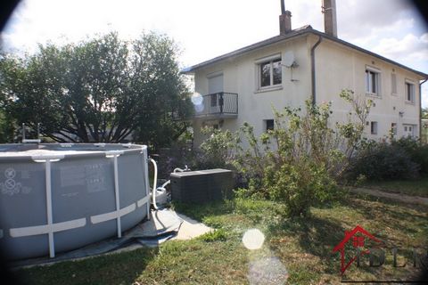 Non-semi-detached house in Langres away from the city Set on a plot of 900M2 this property consists of 4 bedrooms, fitted kitchen, dining room with fireplace (insert) bathroom, toilet. Central Pellet Heater More information ... Advertisement written ...