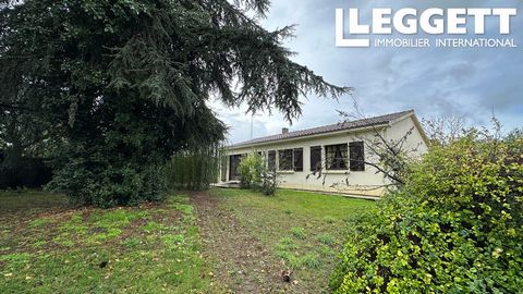 A25059SPM85 - This house to renovate is located in the heart of La Chaise-Le-Vicomte, has 3 bedrooms, a dining room, a bright living room, an open kitchen, a bathroom, WC, Beautification work is necessary, offering future owners the possibility to pe...