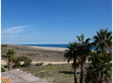 An apartment by the sea, in Saint-Cyprien where calm and relaxation are combined. This residence is connected to nature and perfectly integrated into its natural environment. You will enjoy the zen on the lagoon side or the blue of the horizon on the...
