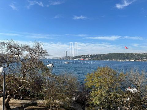 Herenhuis te koop met uitzicht op de Bosporus in Istanbul is gelegen in Üsküdar, in de wijk Çengelköy aan de Anatolische kant. De wijk Çengelköy is een wijk die de historische textuur van Istanbul weerspiegelt en bekend staat om zijn cultuur en natuu...