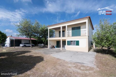 House consisting of 2 floors, on the ground floor has, two bedrooms, living room, kitchen, living room, bathrooms, fireplace, on the 1st floor all wide with possibility of making 3 bedrooms or split in the way you better understand, outside, garage, ...
