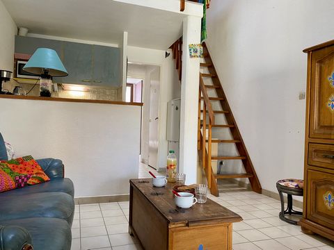 PRICE DROP Come and discover this charming mezzanine house of 27 m² with a living room, a kitchenette, a bathroom and WC, a bedroom with cupboard. The plus: converted attic of 16.2 m², a terrace with veranda and a parking space. To discover without d...