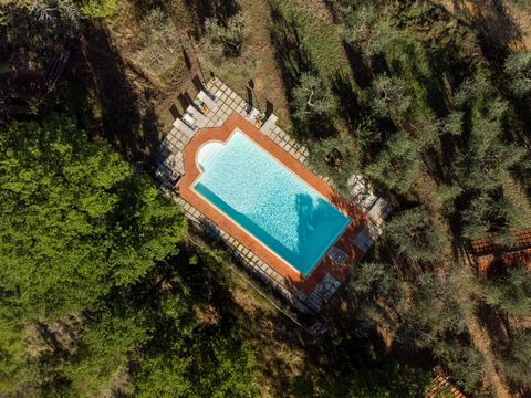 The complex lies in the heart of the Tuscan countryside, amidst olive trees and oak woods, and is located just 3 km from Colle di Val d'Elsa, at a distance of 13 km from San Gimignano, 15 km from Siena and 45 km from Florence. It was built in the 80'...