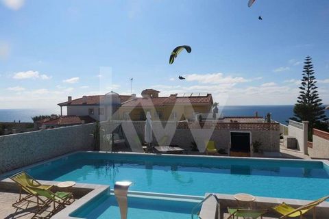 Property by the sea, at Praia da Mina, close to Paredes de Vitória beach and just 10km from Nazaré, where you can watch and surf the giant waves.Excellent opportunity to have your home by the sea, or your future business.This property is divided into...
