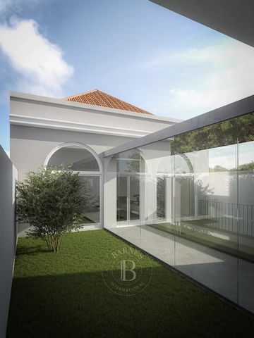 Building in the centre of Campo de Ourique, right next to Jardim da Parada, with an approved project for a villa with 5 bedrooms, all en suite, garden and roof terrace with swimming pool, Includes two parkings. Features: - Lift - SwimmingPool