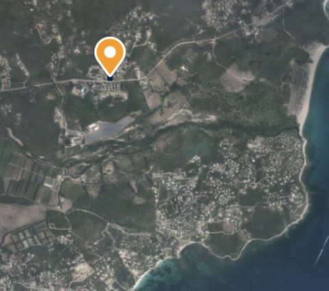 Corse Patrimoine Immobilier bietet dieses schöne Grundstück von 1.530 m2 zum Verkauf an, das 5 Minuten vom Strand von Fautea entfernt liegt. Mit einer gültigen Baugenehmigung für 3 Häuser mit einer Gesamtfläche von 109 m2. Einschließlich eines bereit...