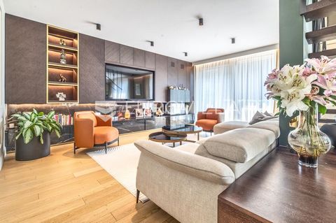 Srebrnjak, NOVOGRADNJA, one of the most beautiful microlocations in the city center. Modern, luxurious urban villa built on 3 floors with 3 apartments, built according to the highest standards. Luxurious two-story, four-room apartment with a closed a...