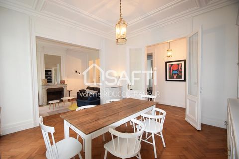Located in the heart of Lille, this 114 m² apartment on the 2nd floor of a Haussmann building offers an exceptional living environment. Close to shops, restaurants and the SNCF station (metro republic), its central location and its breathtaking view ...