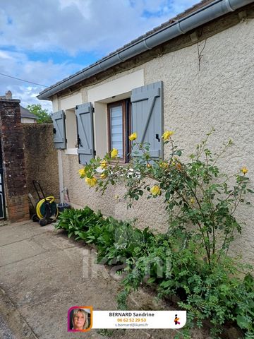 Projetez-vous dans cette maison de village de 1968, sur la commune de Souesmes. Ce bien se compose de 2 chambres et d'une belle cuisine tout aménagée, ainsi que d'une salle d'eau. Il est entièrement équipé en double vitrage. À l'extérieur, vous dispo...