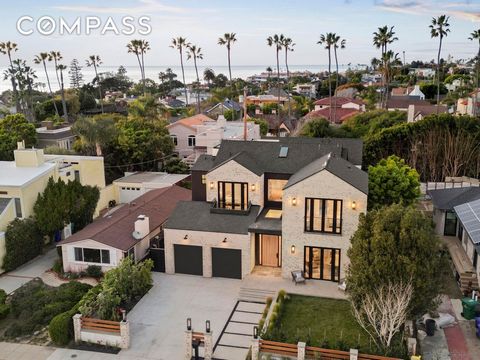 Unvergleichliche Details schmücken dieses neu erbaute Haus, nur wenige Schritte vom berühmten Wind'N Sea Beach entfernt. Entworfen und gefertigt von Archbel Builders, bietet dieser romantische und moderne Handwerker gleichermaßen ein Maß an Praktikab...