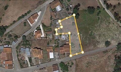 It is a rustic plot of land located in a residential area with surrounding countryside, intended for construction in accordance with the current PDM, with a very attractive area of 1224 m2, all of it walled with a block with a height of around one me...