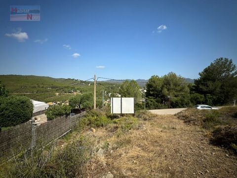 We present you with an incredible opportunity to build your dream home in a quiet and well-connected location. This urban plot is ideal for those looking for a plot ready to build on with all the facilities at hand. Plot Characteristics: Surface of 6...