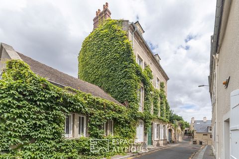 C'est au coeur du quartier historique Saint Gilles, à quelques pas de l'abbaye aux Dames, que se trouve cette belle et spacieuse demeure agrémentée de son jardin. Cette maison a été rénovée et apporte confort, tranquillité tout en étant en centre-vil...