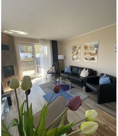 Vous pouvez vous attendre à une spacieuse maison de vacances indépendante de 140 m² d'une classe à part avec 3 chambres, 2 salles de bains bien-être et une vue sur la nature.