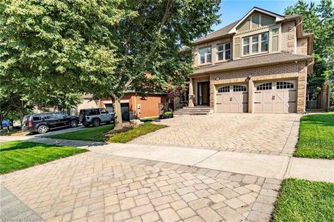 Welcome to a beautiful detached home in sought-after Joshua Creek neighbourhoods! You will fall in love with this beautifully renovated executive home with over 3900 sq ft of luxury living space. Great for entertaining, this home offers an open conce...