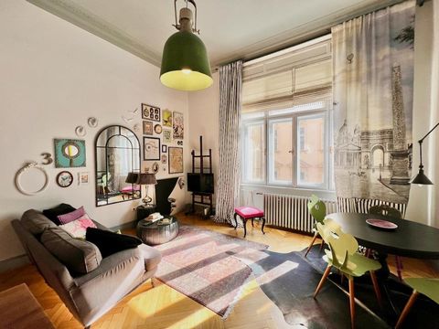 1 slaapkamer, chic en funky appartement is te koop in Boedapest, op slechts een steenworp afstand van de Sint-Stefanusbasiliek. Dit prachtige appartement is uitstekend gelegen in het hart van Boedapest, op de 2e verdieping van een historisch, goed on...