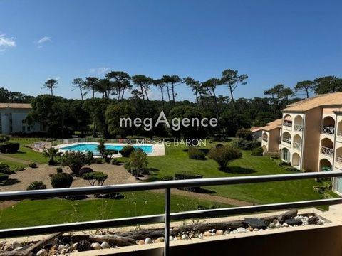 Bel appartement 4P de 76 m2 au 2ème étage et dernier étage d'une résidence de standing bien entretenue avec piscine. Depuis sa terrasse, vous profiterez d'une vue imprenable sur la piscine et le golf, et de la proximité de l'océan et ses 2 belles pla...