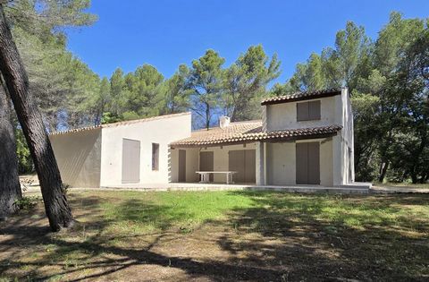 Villa des années 70 sur 8000 m² de terrain- garage- piscine Tennis