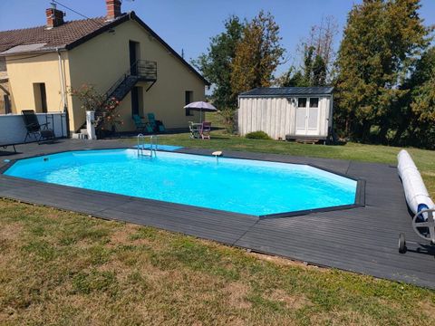 Paray-le-Monial est une ville fréquentée par les touristes et les pèlerins pour son histoire et ses bâtiments religieux. (Voir site eterritoire) Vous rêvez d’espace et de verdure, cette ancienne ferme rénovée avec gout, mariant matériaux modernes et ...