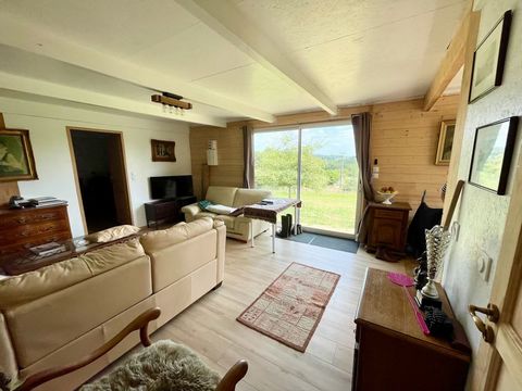 Découvrez le charme d'une vie simple dans cette charmante maison en bois d'un an seulement. Située sur un grand terrain, elle offre un cadre idéal pour cultiver votre potager et profiter de la nature. Possibilité d'agrandissement. Lubersac est un poi...