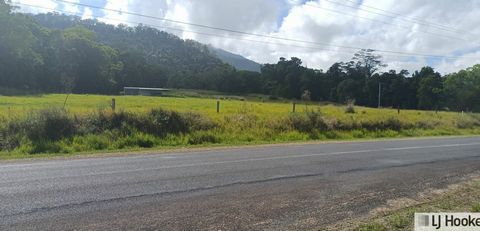 Bem-vindo a uma oportunidade única de abraçar a serenidade da vida no campo em Jarra Creek. Esta propriedade é um retiro idílico, oferecendo um estilo de vida de paz e tranquilidade, longe da agitação da vida da cidade. A propriedade possui uma confo...