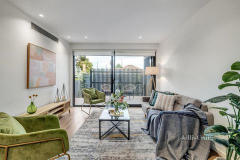 Experience the epitome of contemporary living in one of Melbourne's most coveted neighbourhoods. Tucked away in a tranquil, low traffic location near Centre Road's bustling shopping strip and the prestigious Monash Hospital medical precinct, this exc...