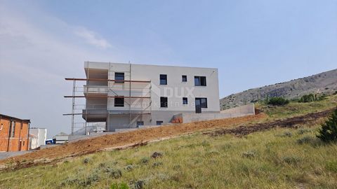 Location: Zadarska županija, Pag, Pag. PAG, TOWN OF PAG - Apartment 200m from the sea, S2 Apartment for sale in the town of Pag, only 200m from the sea. The apartment contains 67 m2, is located on the first floor of the building and has a wonderful v...