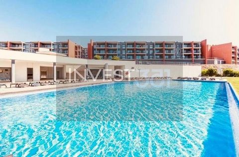 Magnificent 1 bedroom apartment in the prestigious Autódromo Internacional do Algarve development (Portimão) This 1 bedroom apartment, located on the 2nd floor of a building with elevator (with only 2 floors), offers a functional and cozy layout, con...