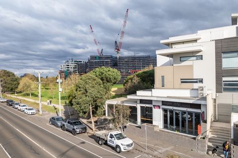 *Expression of Interest closing Wednesday 2nd October at 12pm* Ground floor retail space plus first-floor apartment-this prime property offers a fantastic opportunity for investors or business owners to establish an office space, service retail, vibr...