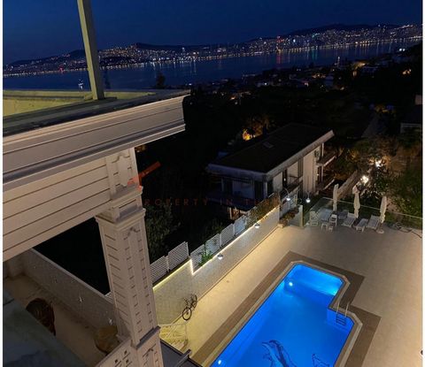 Villa te koop is gelegen in Adalar. De Prinsesseneilanden liggen ter hoogte van de Aziatische Maltepe-regio van Istanbul. De eilanden hebben in totaal zo'n 17.000 inwoners. Hun naam is ontleend aan de Ottomaanse traditie om mannelijke kinderen van de...