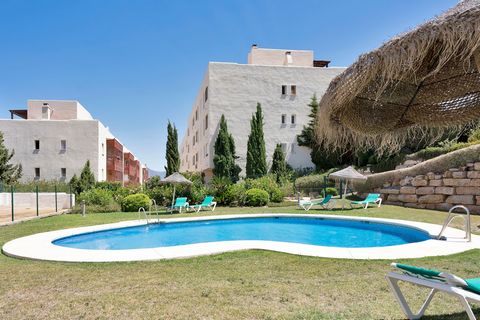 This furnished ground-floor apartment is located in a fantastic gated community in the La Duquesa area. Colina De La Duquesa offers well-maintained gardens and a communal pool. The residence is ideally situated on the front line of a golf course and ...