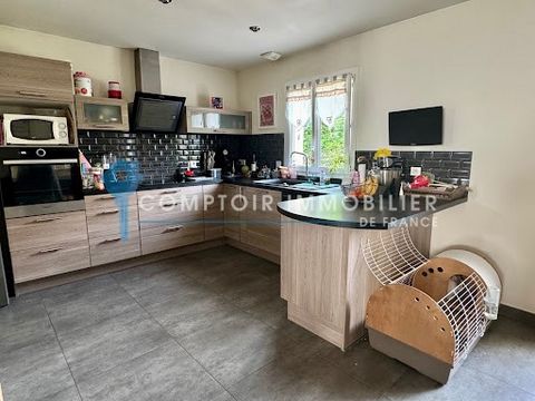 Dept (91) Essonne - A Vendre à Villabé - PAVILLON RECENT de 75.90 m2 de surface au sol (65.20 m2 habitables) + un SOUS-SOL de 50 m2 environ. Cette belle maison de 2016 est très bien entretenue et se compose au rdc d'une entrée, une agréable cuisine o...