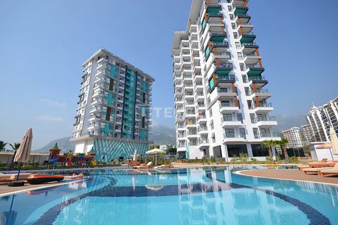 Appartement Duplex Meublé au rez-de-chaussée à Alanya Mahmutlar Mahmutlar est le quartier le plus populaire d'Alanya. C'est devenu un lieu très demandé par les étrangers. La région connaît une croissance sérieuse et tout ce dont vous pourriez avoir b...