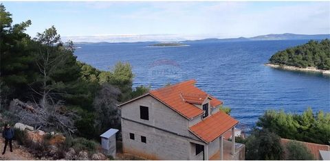 Location: Zadarska županija, Sali, Sali. ZU VERKAUFEN! In Sali, Dugi Otok, steht ein Baugrundstück von 726 m2 zum Verkauf. Das Land ist 190 Meter über die Straße vom Meer und nur 10 Gehminuten vom Zentrum von Sali entfernt. Das Gelände liegt auf eine...