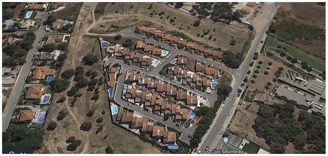 Je présente cet excellent terrain à Sesimbra, à Quinta da Maçã, avec 220m² pour la construction dune villa de 2 étages au-dessus du sol avec garage. Situé dans lurbanisation de Quinta da Maçã à côté des différentes écoles et commerces, et à 10 minute...