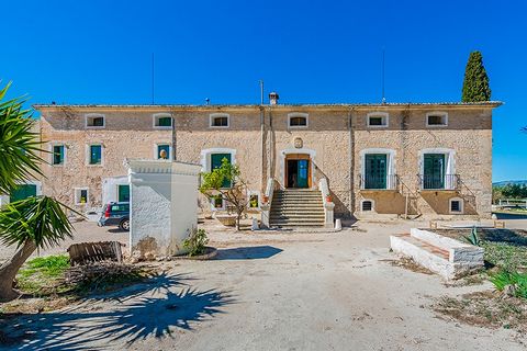 Palacete historico en Onteniente, Valencia Esta propiedad esta sita muy próxima a la población, constituyendose como una isla rustica dentro del nucleo urbano. Estando a una corta distancia caminando del polideportivo municipal, universidad, estacion...