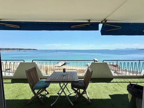 RARE - 3 pièces front de mer à Juan-les-Pins Vue mer à couper le souffle et emplacement exceptionnel ! Situé au cur de Juan-les-Pins, cet appartement de trois pièces spacieux de 103 m² en front de mer offre un cadre de vie exceptionnel. Vous serez s...