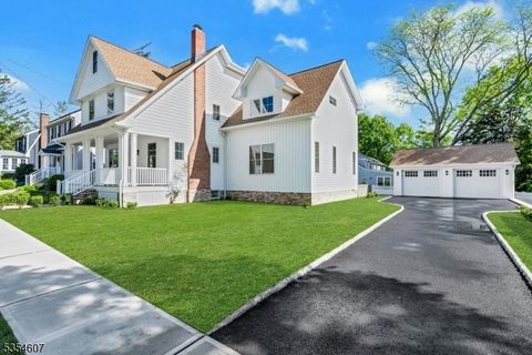Prepare to be captivated by this exceptional, extensively renovated residence by The Maoli Group. A rare blend of classic charm and modern sophistication nestled on an oversized fenced-in lot in highly sought-after Chatham Boro. This stunning home bo...