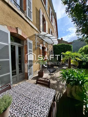 Maison de charme avec un jardin arboré