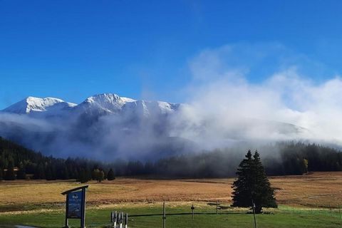 Dit gezellige appartement van 40 m² in Chamrousse beschikt over één slaapkamer en biedt comfortabel plaats aan maximaal zes gasten. Het is perfect gelegen aan de voet van de skipiste, biedt een adembenemend uitzicht op de bergen en ligt op slechts 10...