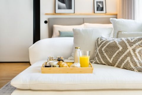The studio in Matosinhos has capacity for 2 persons. Accommodation of 33 m². The accommodation is equipped with the following items: elevator, outdoor furniture, 4 m² terrace, washing machine, dryer, iron, internet (Wi-Fi), hair dryer, air-conditione...