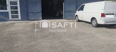 Local à usage d'entrepôt avec bureaux