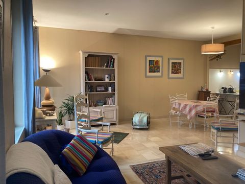 Dpt Dordogne (24), à vendre PERIGUEUX maison de ville avec un extérieur