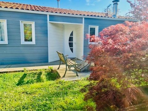 Maison dans un écrin de verdure.